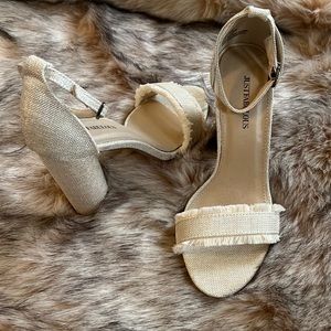 BRAND NEW block heel sandal